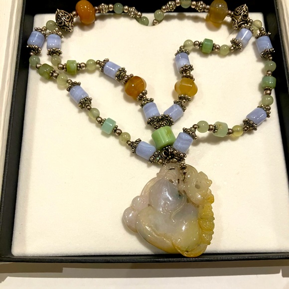 Beautiful jade necklace - Picture 1 of 6